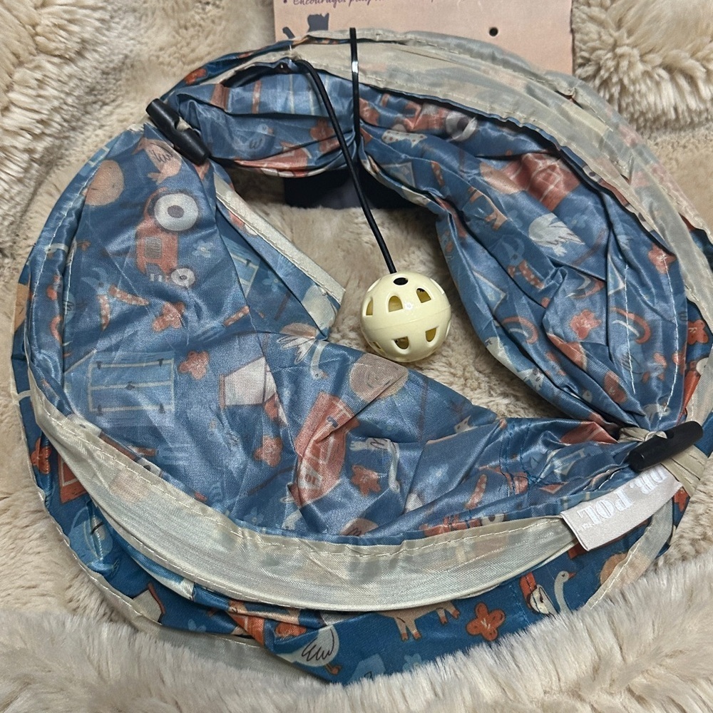 NEW Dr. Pol. Day on the Farm Cat Tunnel with Bonus Hanging Ball 36 in x 9.5 in - Picture 3 of 7